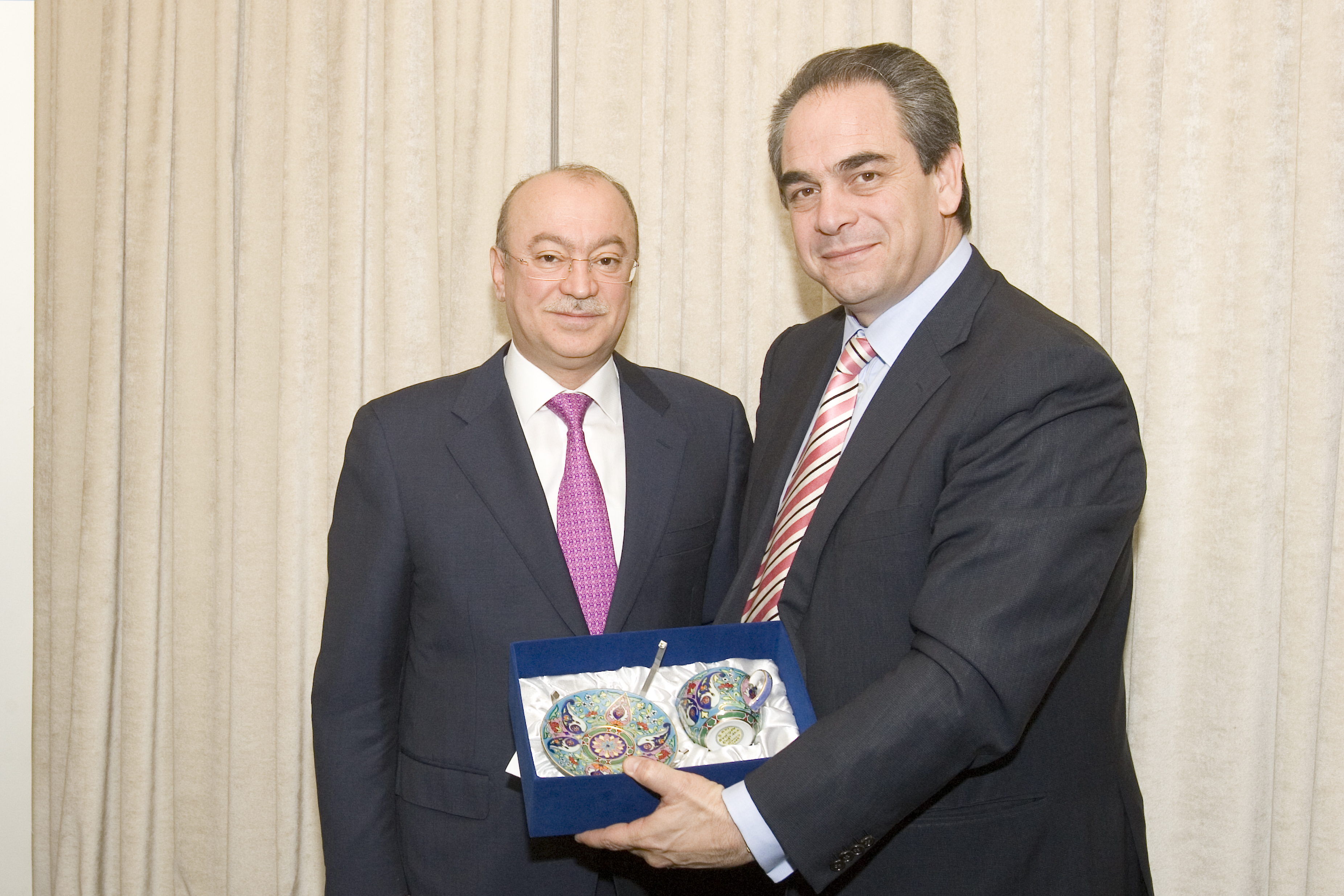ΦΕΒ 22.2010 ΕΠΙΣΚΕΨΗ ΑΖΕΡΟΥ ΥΠ. ΕΞΩΤΕΡΙΚΩΝ